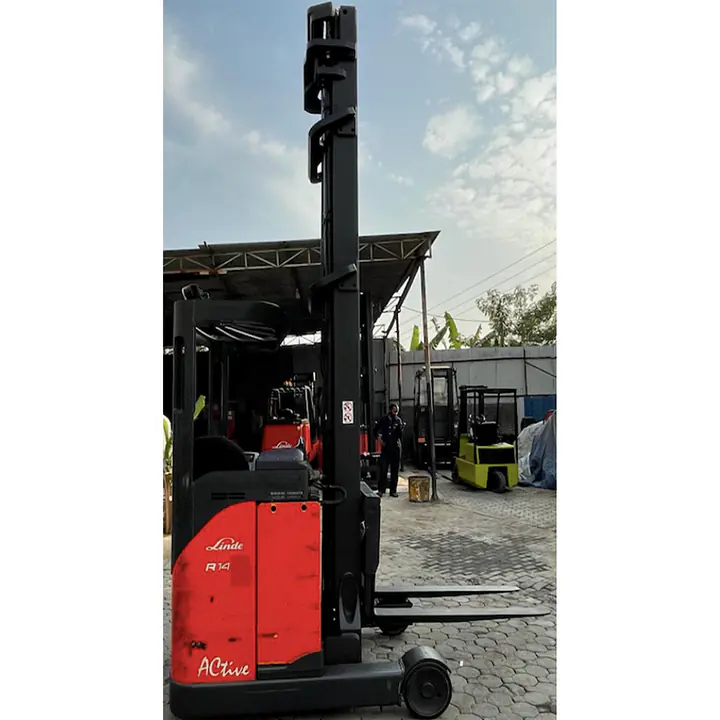 LINDE Reach Truck 1.4 ton - Master