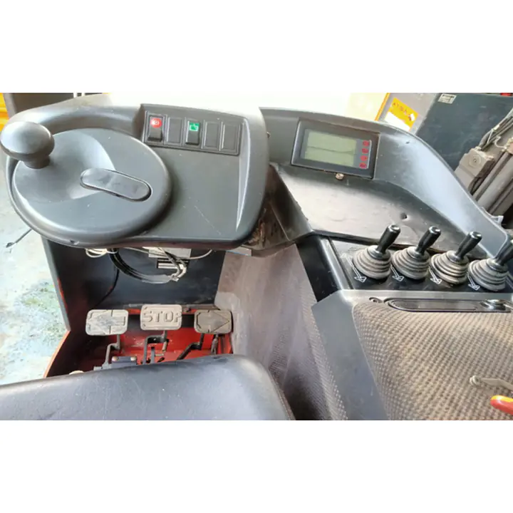 LINDE Reach Truck 1.6 ton - Master