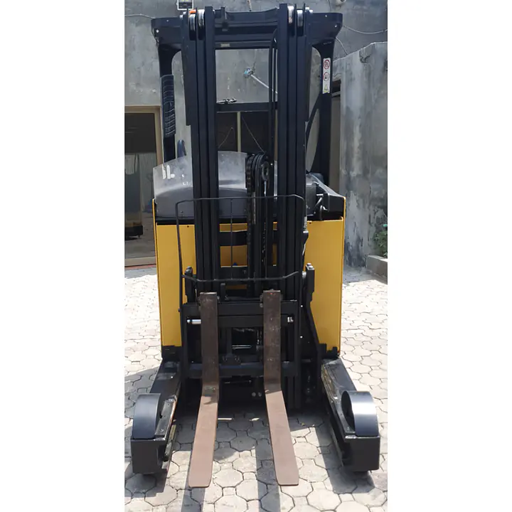 YALE Reach Truck 1.6 ton - Master
