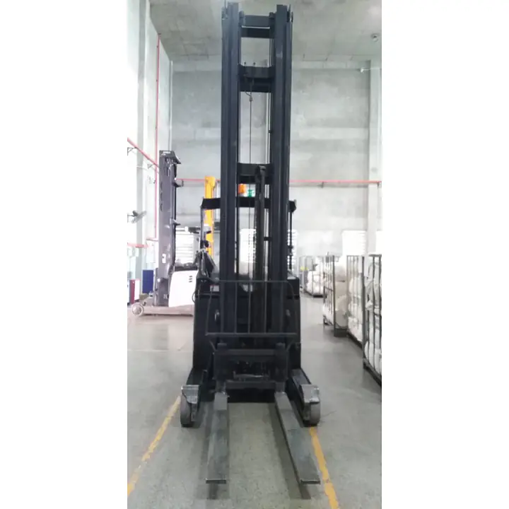 CROWN Reach Truck 2 ton - Master