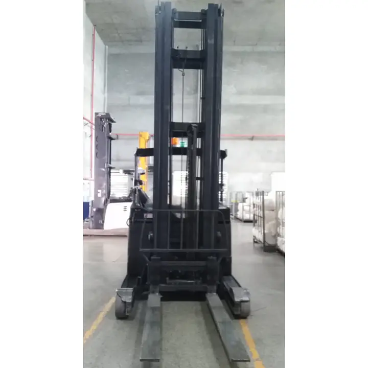 CROWN Reach Truck 2 ton - Master