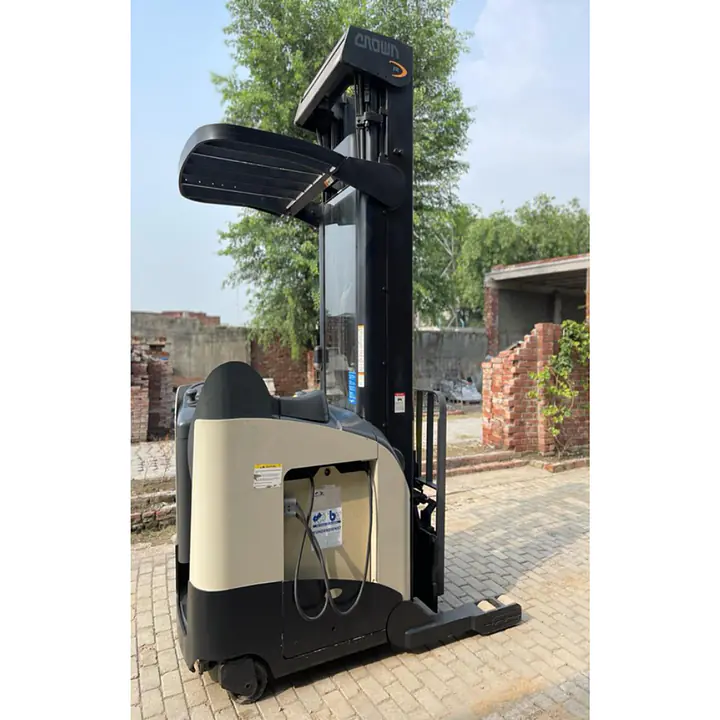 CROWN Reach Truck 2 ton - Master
