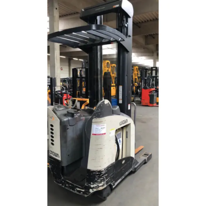 CROWN Reach Truck 2 ton - Master