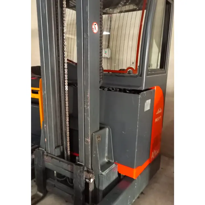 LINDE Reach Truck 2 ton - Master