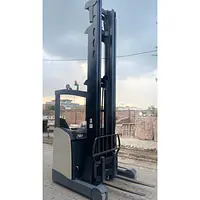 CROWN Reach Truck 2 ton - Master