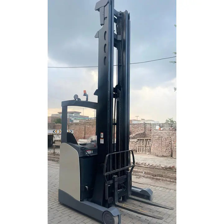 CROWN Reach Truck 2 ton - Master