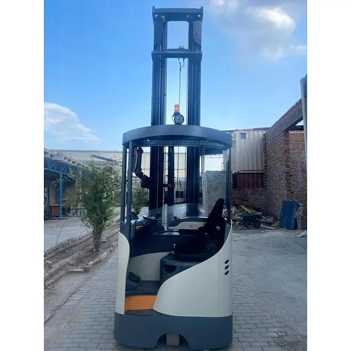 CROWN Reach Truck 2 ton - Master