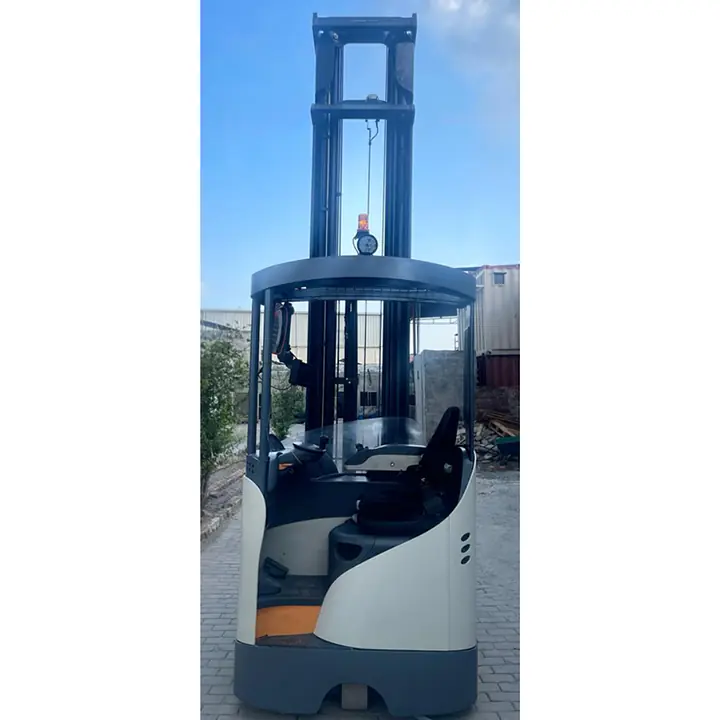 CROWN Reach Truck 2 ton - Master