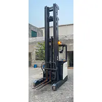 CROWN Reach Truck 2 ton - Master