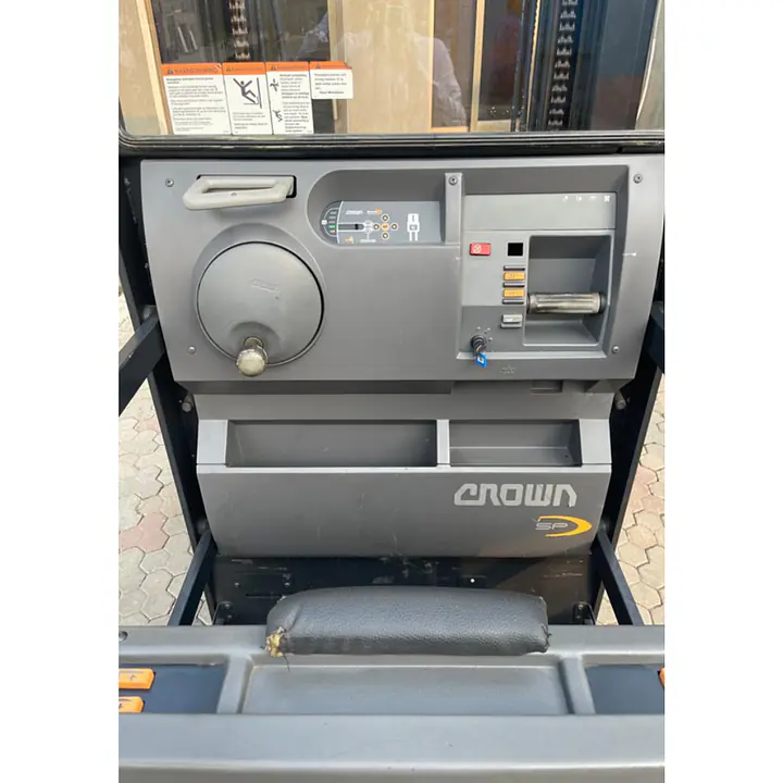 Crown Order Picker 1 ton - Master