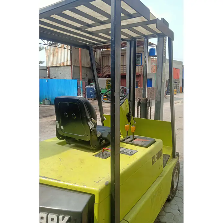 CLARK Forklift 2 ton - Master